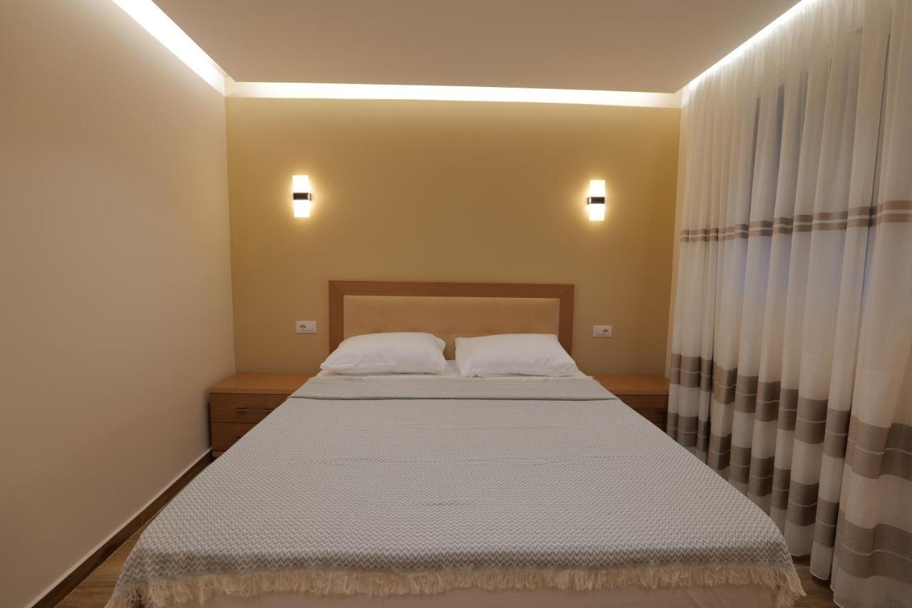 Twins Villa Sarande Bagian luar foto