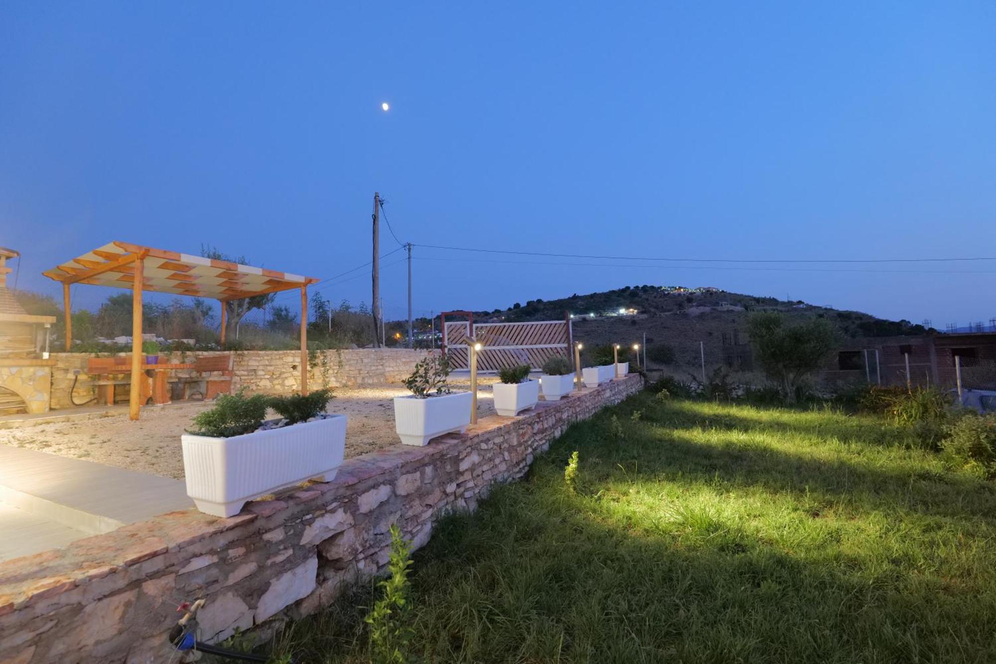 Twins Villa Sarande Bagian luar foto