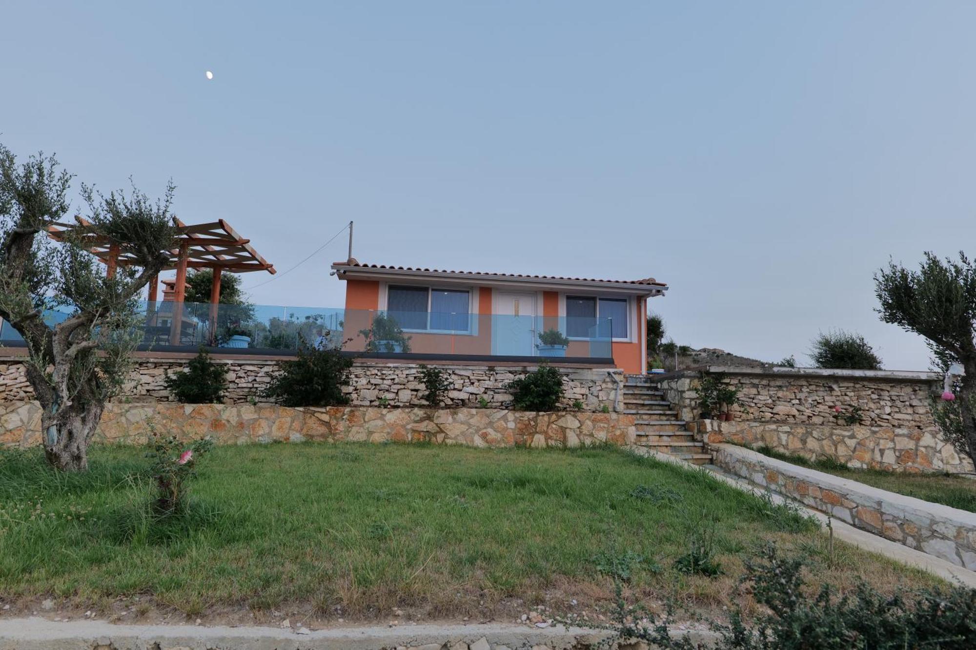 Twins Villa Sarande Bagian luar foto