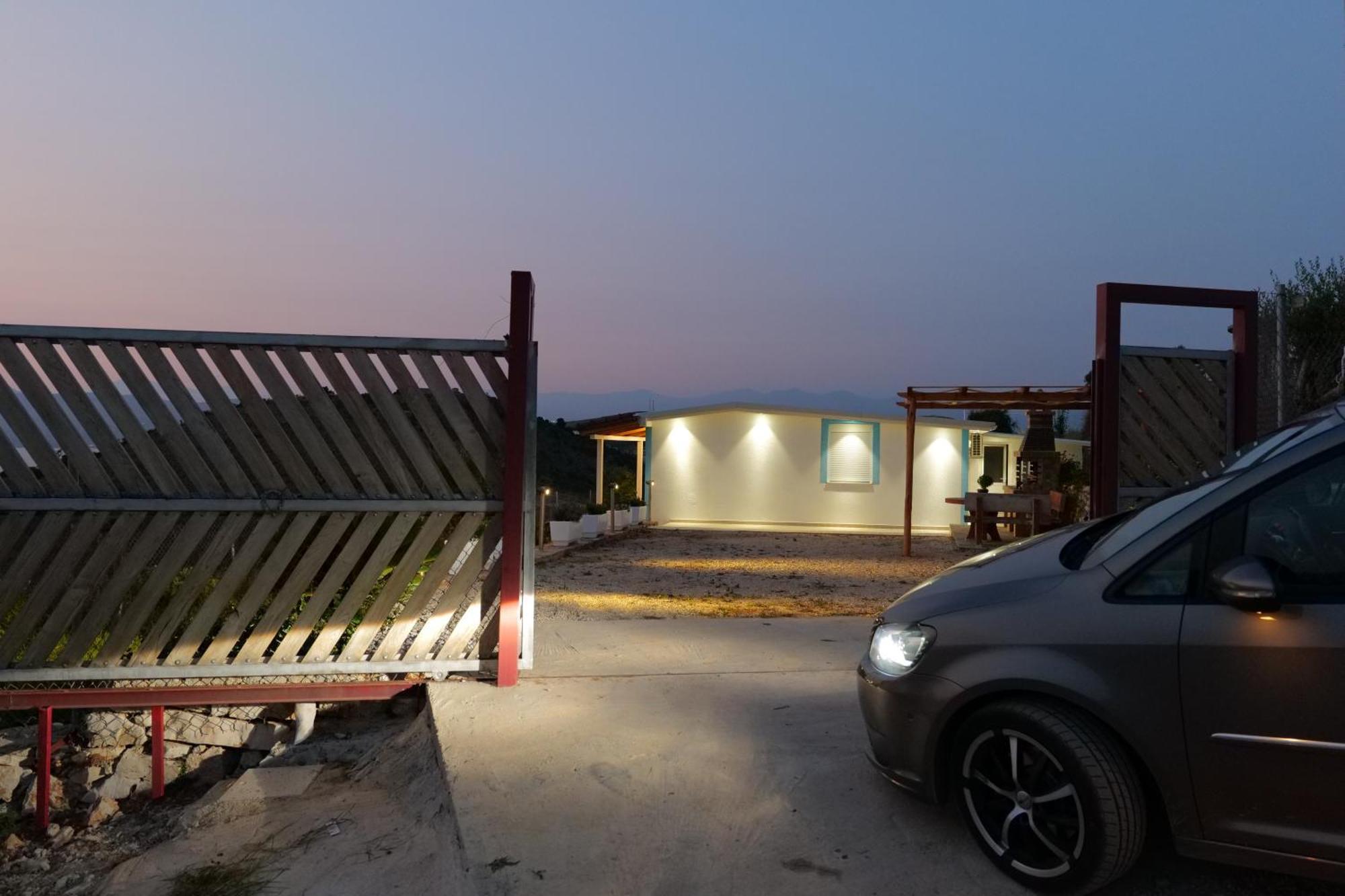 Twins Villa Sarande Bagian luar foto