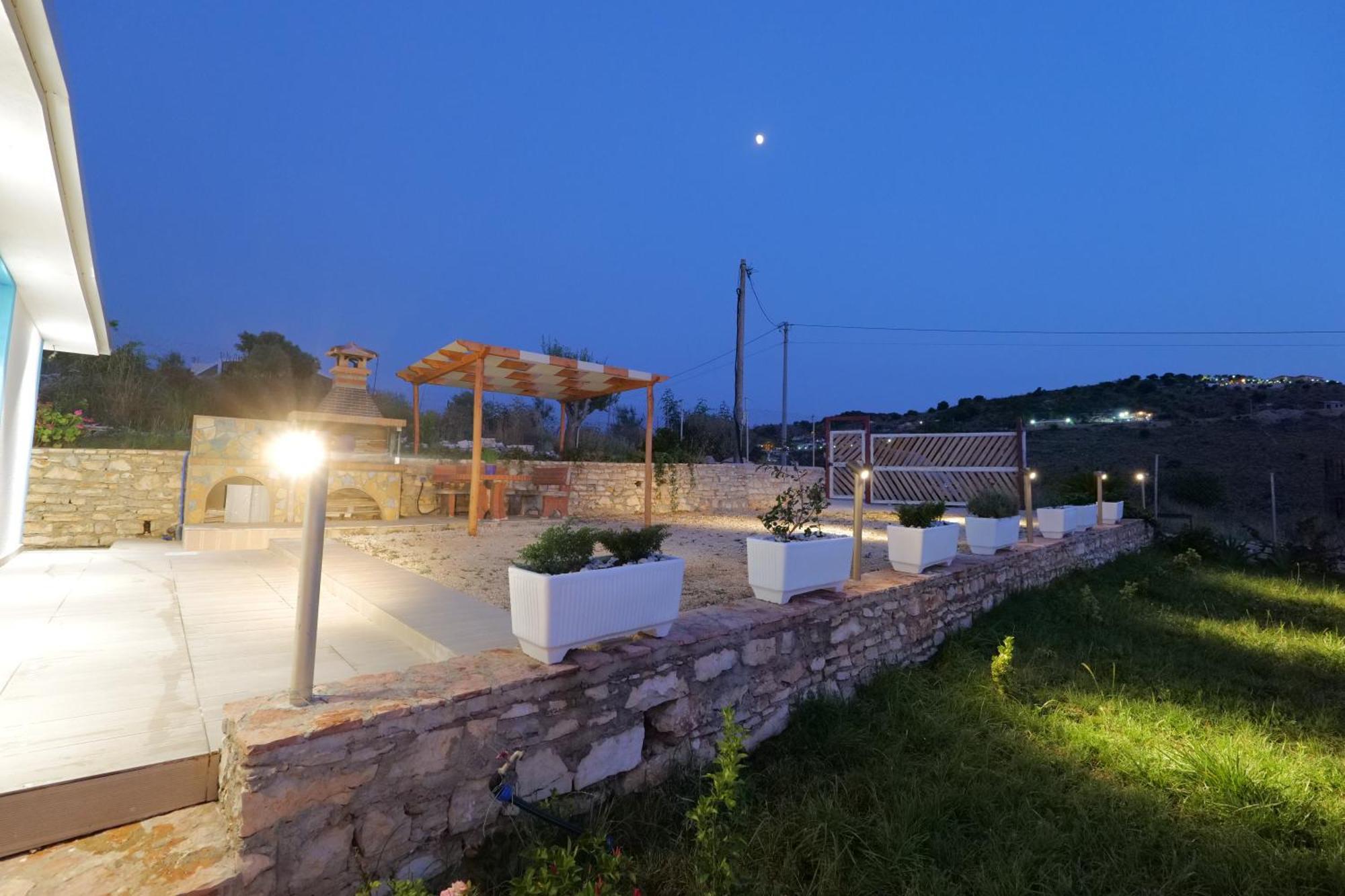 Twins Villa Sarande Bagian luar foto